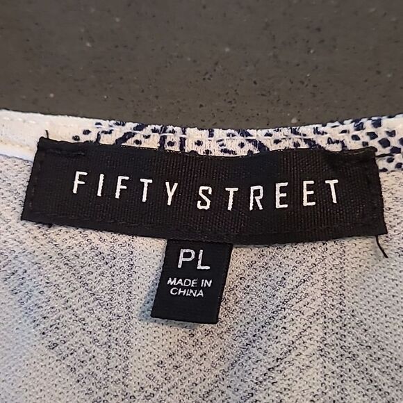 Fifty Street sz PL geometric design tunic top NWT - Picture 6 of 8